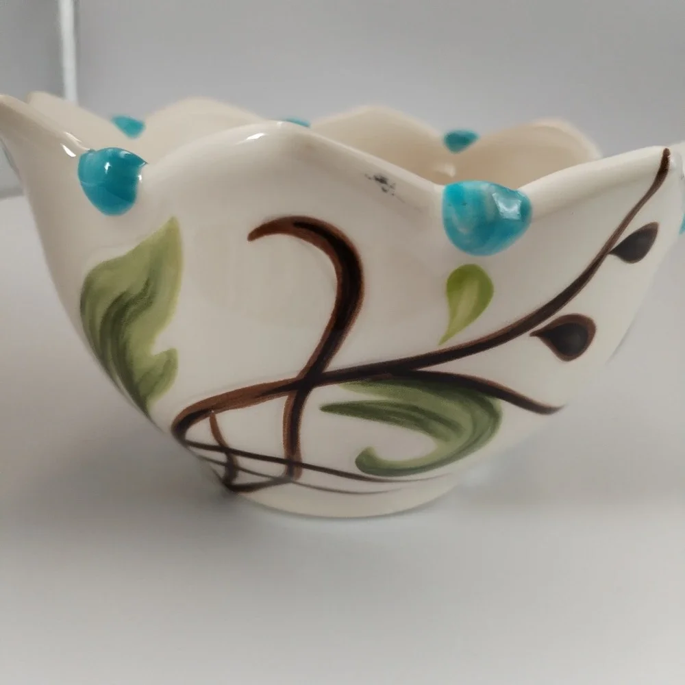 Vida by Eva Mendes for España JARDINE‎ Handcrafted Scalloped Floral Bowl 4.75